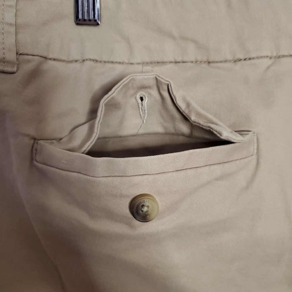 American Eagle Outfitters Women's Khaki Stretch Shorts With Button & Zip Closure - Picture 3 of 7
